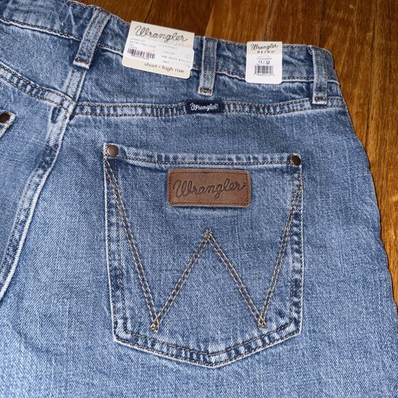 Wrangler Retro high rise jean Factory Cut Off Shorts 32 X 4 Sz 13 Juniors NWT - Picture 2 of 8